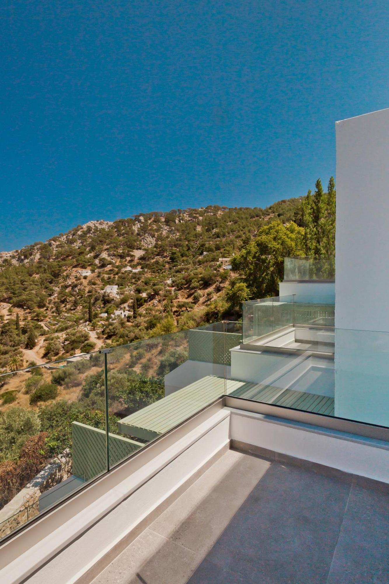 Myrthea Luxury